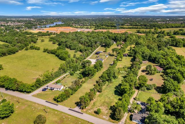 540 Peach Valley Road, Gallatin