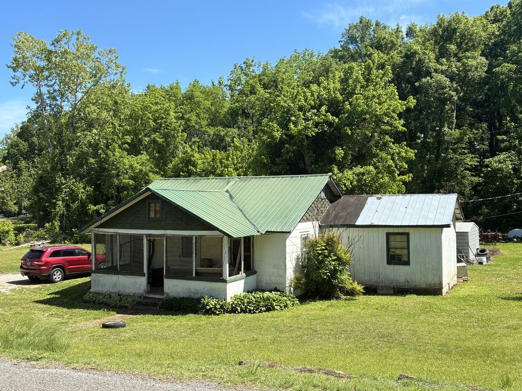 51 Sycamore Landing Rd, Waverly