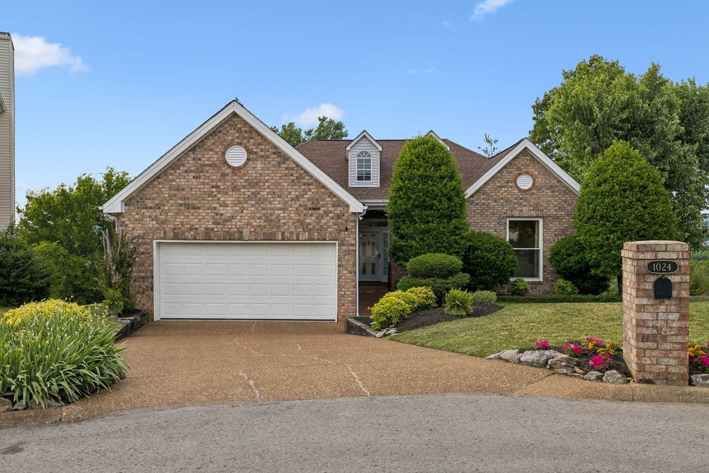 1024 N Clubhouse Ct, Franklin