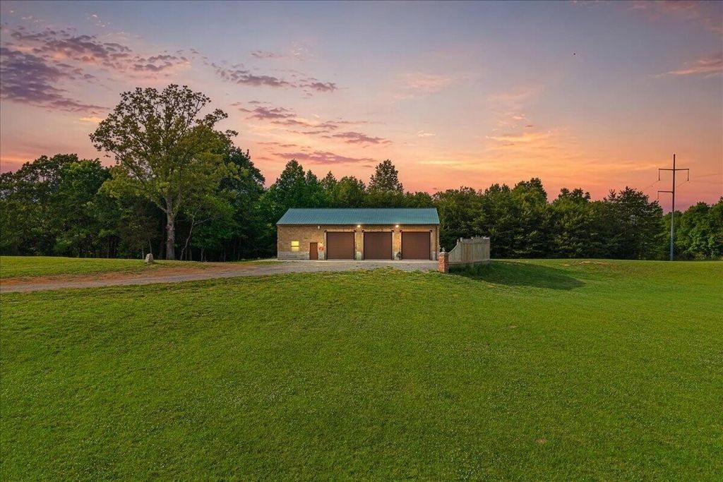 142 County Road 436, Athens
