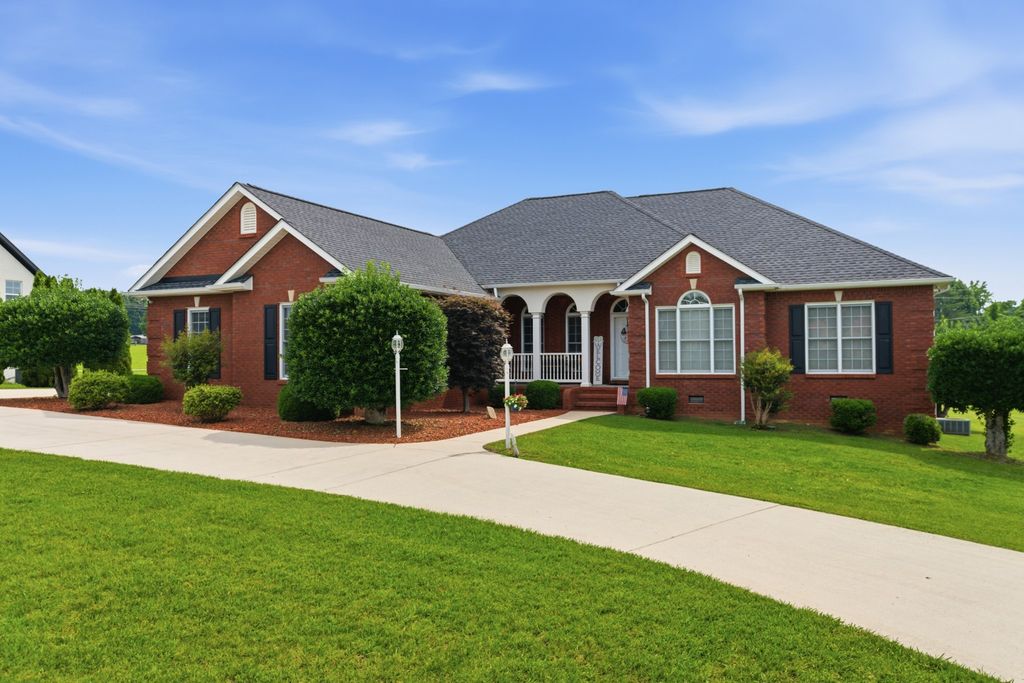 584 Golf Club Dr, Smithville