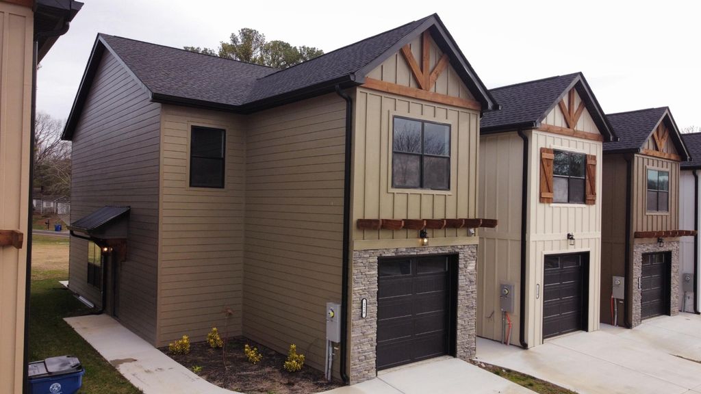 126 Mcnabb Drive, Cleveland