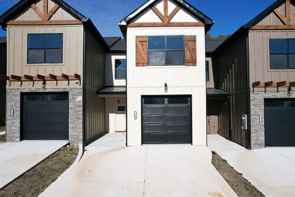 124 Mcnabb Drive, Cleveland