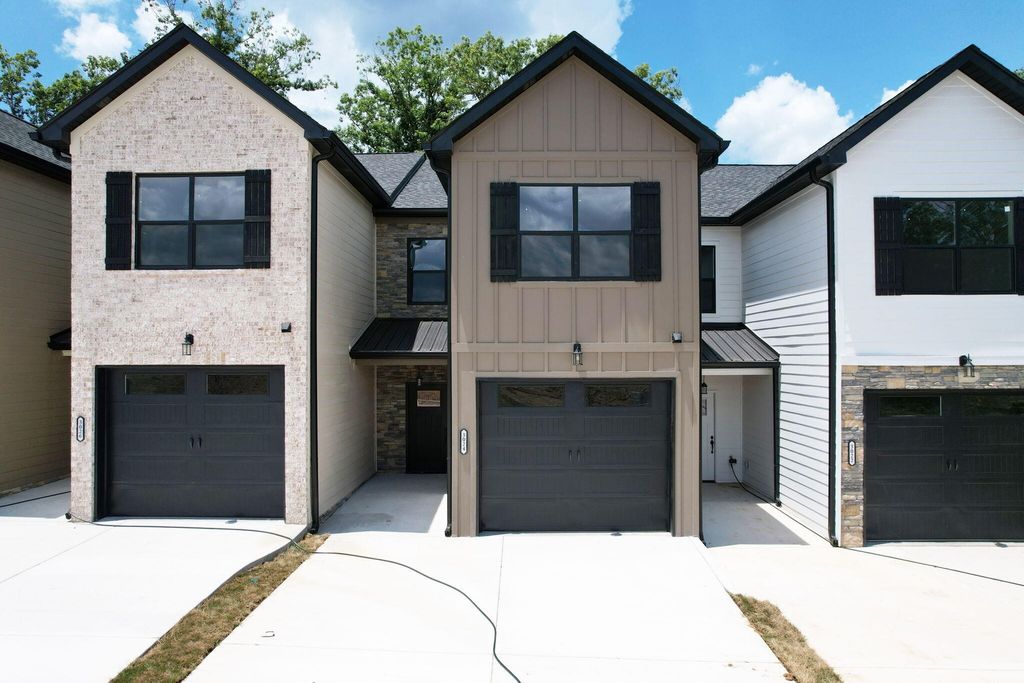 3024 Three Creeks Drive Nw, Cleveland