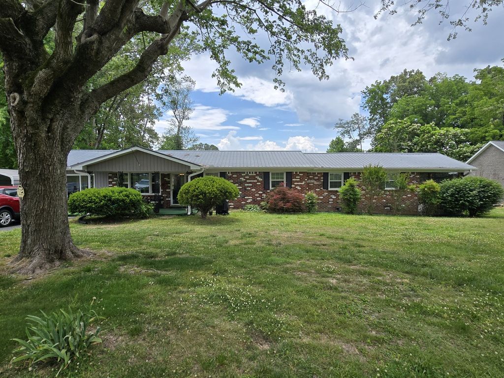 203 Cherry Ln, McMinnville
