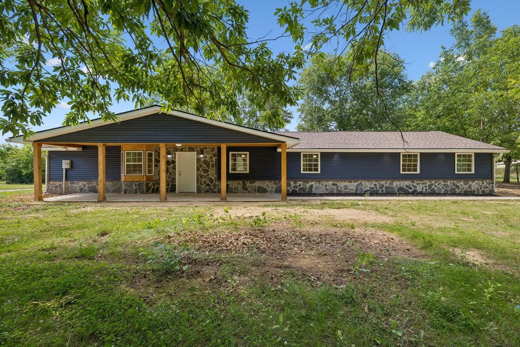 430 Friendship Lane, Delano