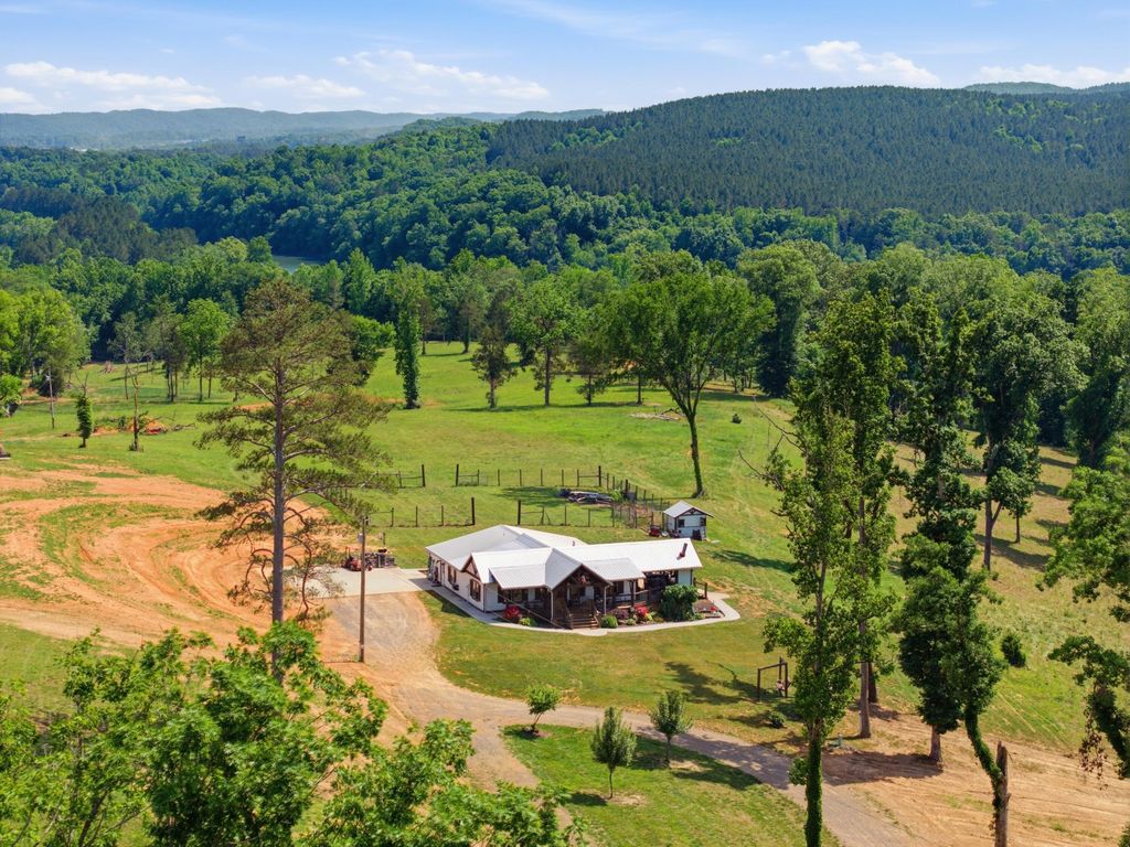 181 County Road 5, Calhoun