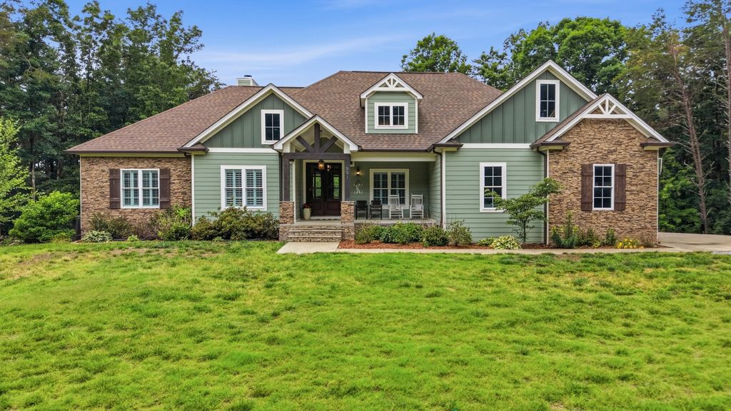 557 Knobb Hill Drive Nw, Cleveland