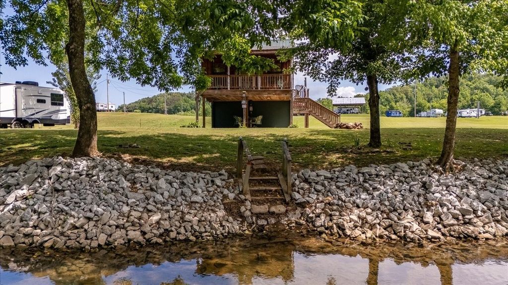 194 Creekside Ln, Westpoint