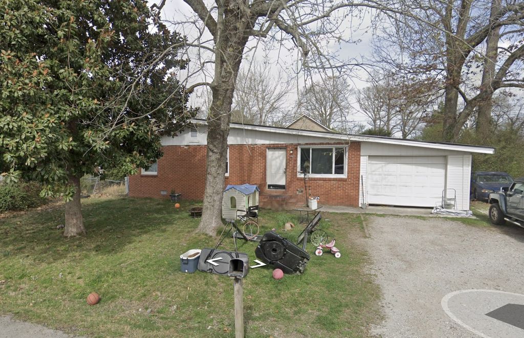 1510 Rogers Cir, Manchester