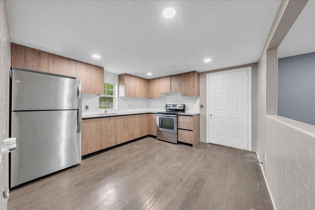 72 W 1st St, Hillsboro