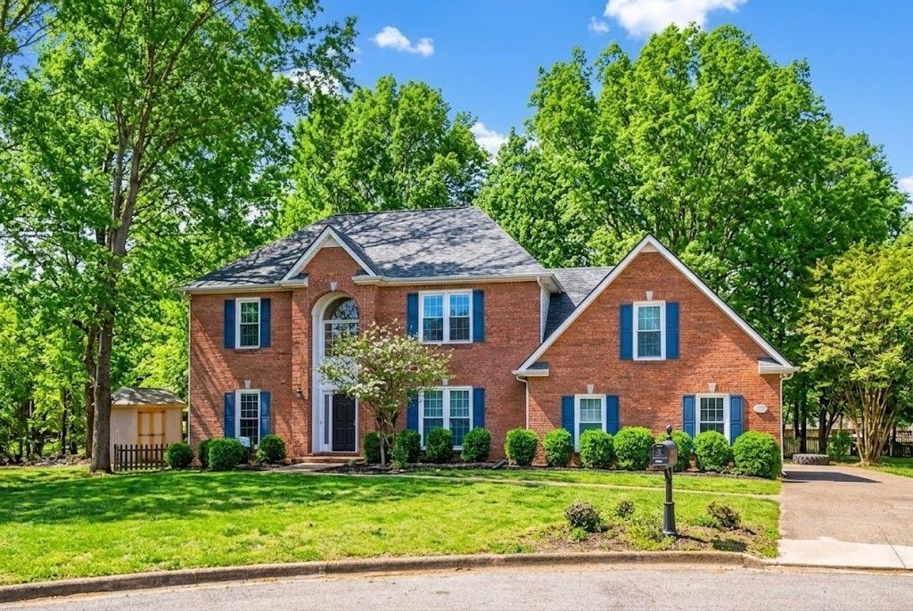 206 Longwood Ln, Clarksville