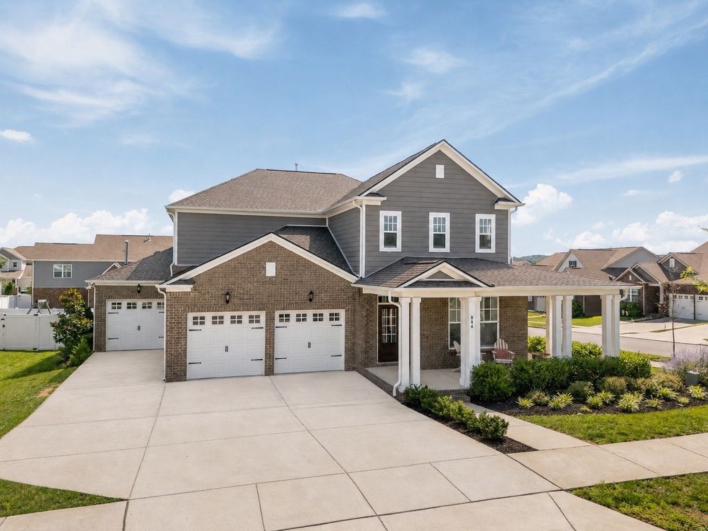 804 Rockwell Dr, Hendersonville
