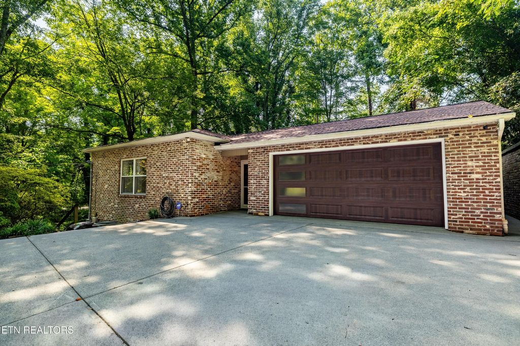 2513 Sw Lakemoor Drive, Knoxville