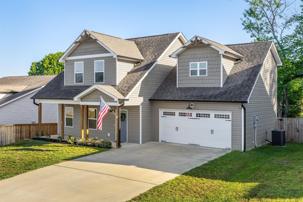 8027 Cobblestone Drive Sw, Cleveland