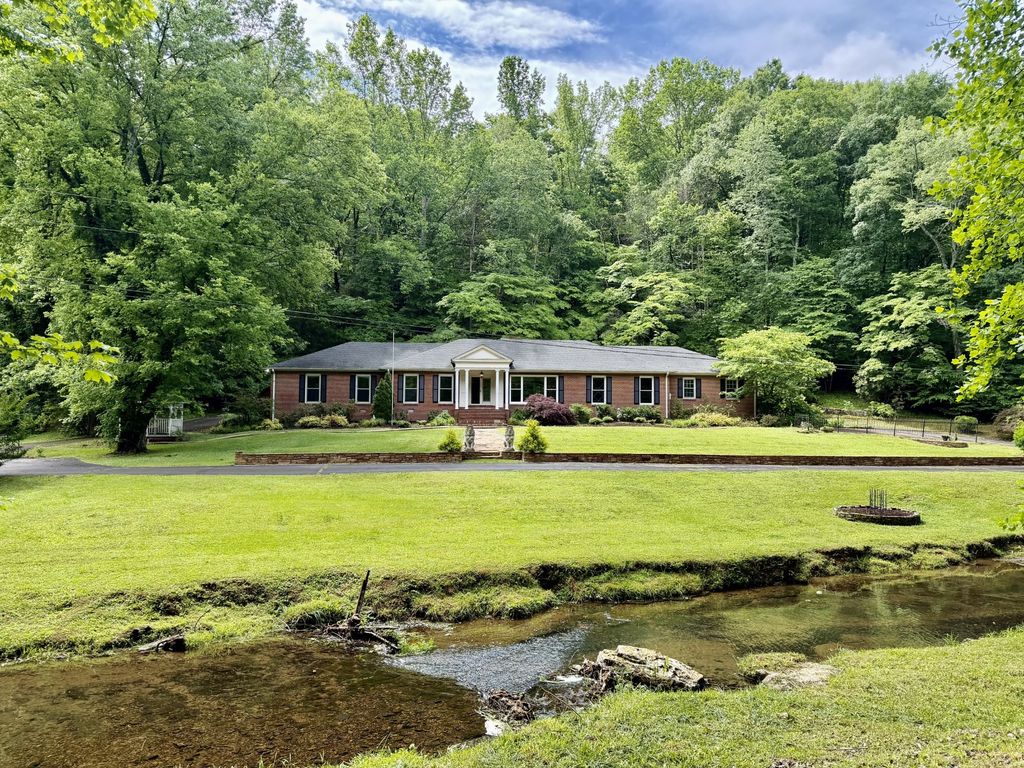 230 Raven Bluff Rd, Lawrenceburg
