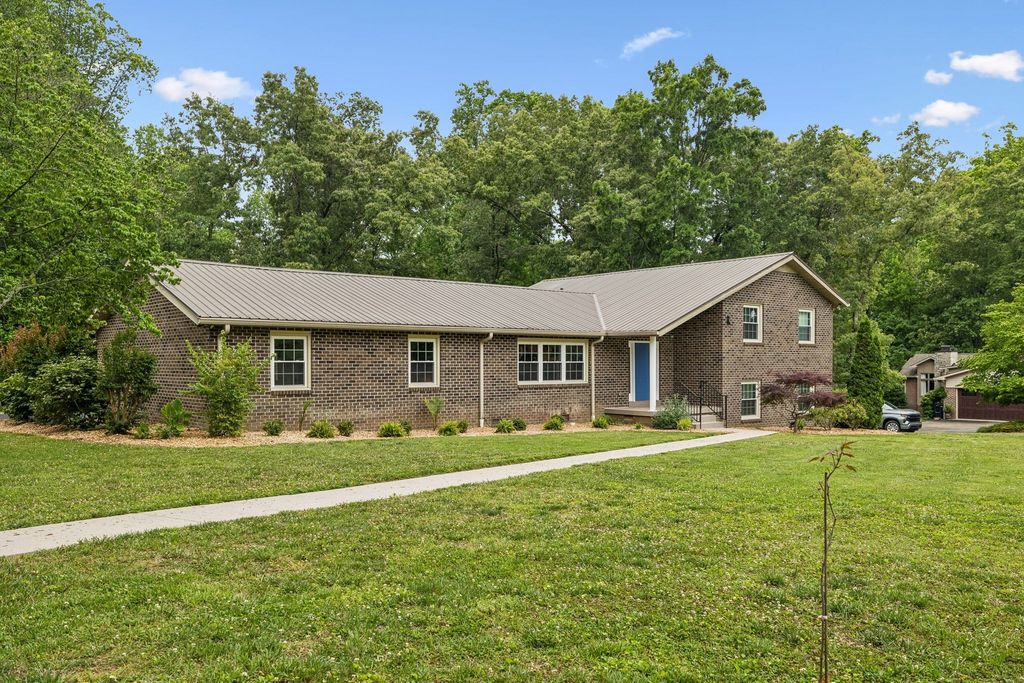 220 Lakewood Dr, Tullahoma