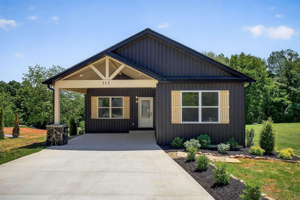 212 Twin Oaks Road, McMinnville