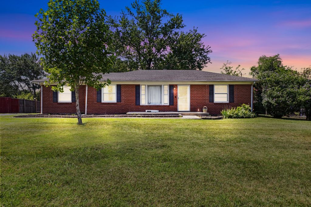 508 Needmore Rd, Clarksville