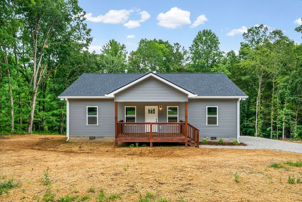 690 Brazzle Rd, Waverly