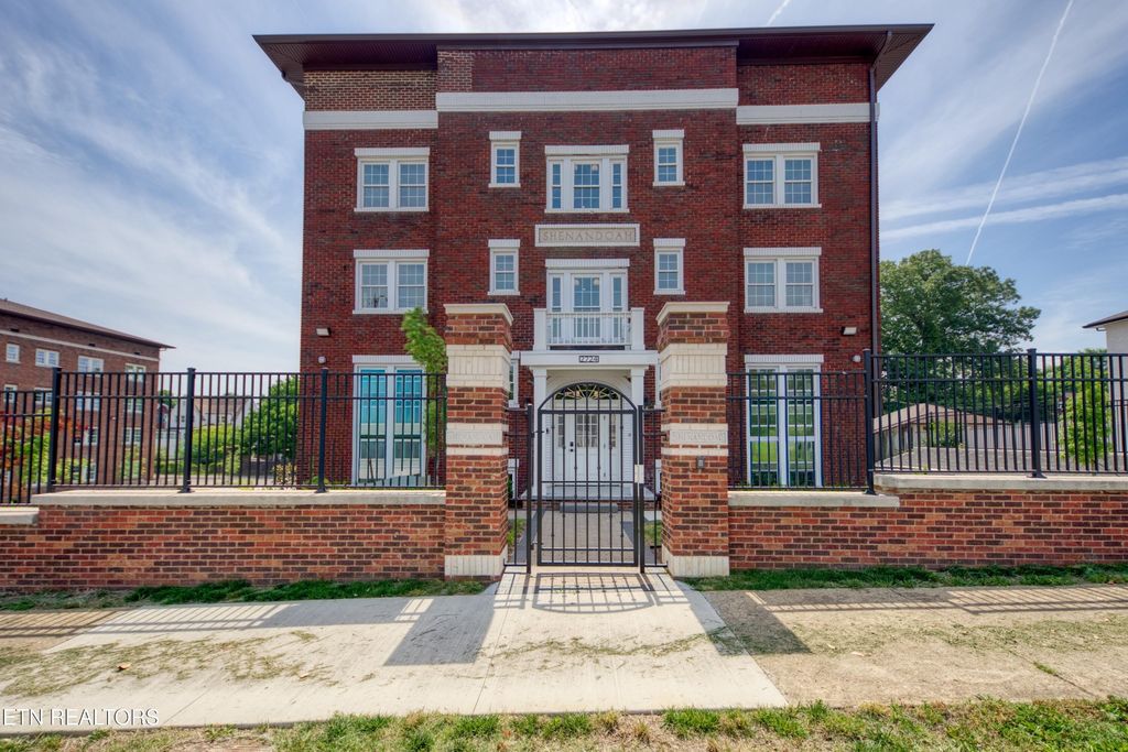 2724 E Magnolia Ave 402, Knoxville