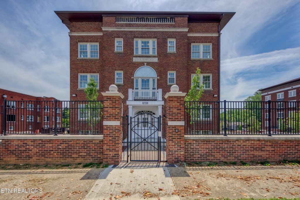 2730 E Magnolia Ave 303, Knoxville