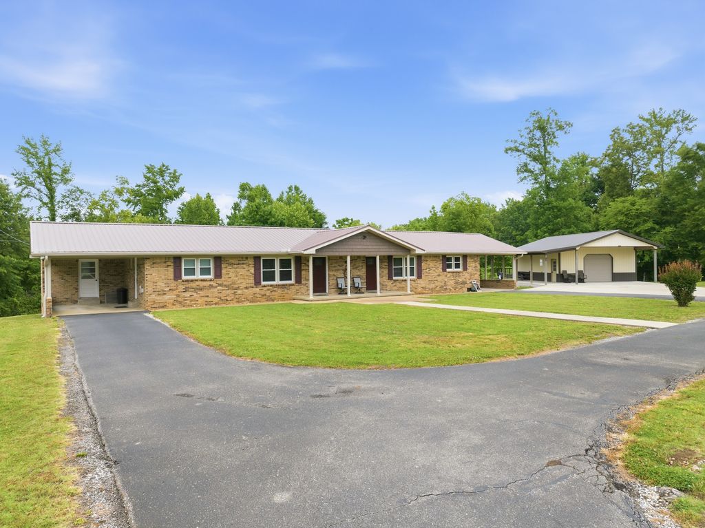 944 Brooksie Thompson Rd, Decaturville