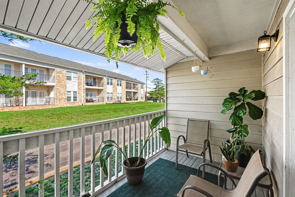 207 Churchill Xing, Madison