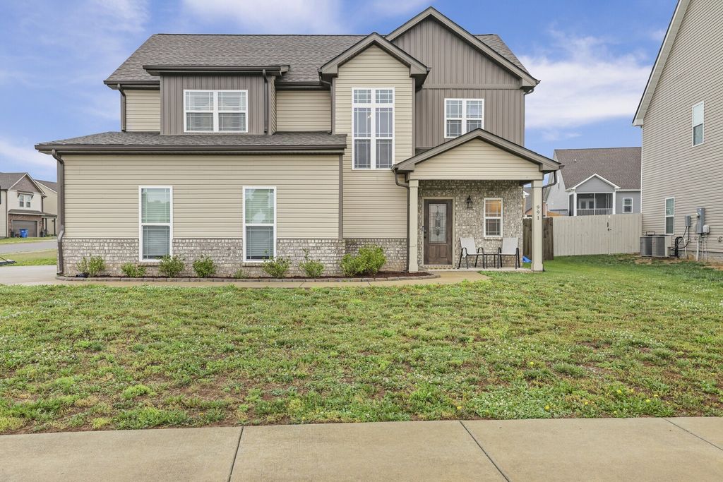 991 Cherry Blossom Ln, Clarksville