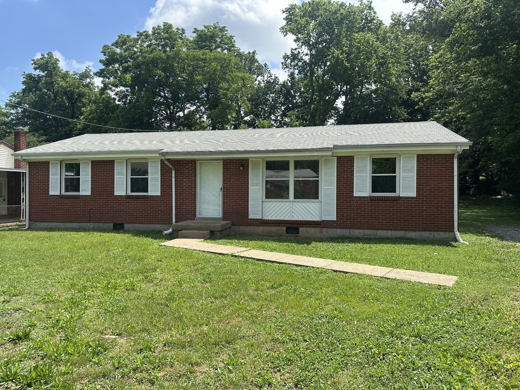 312 Plantation Dr, Clarksville