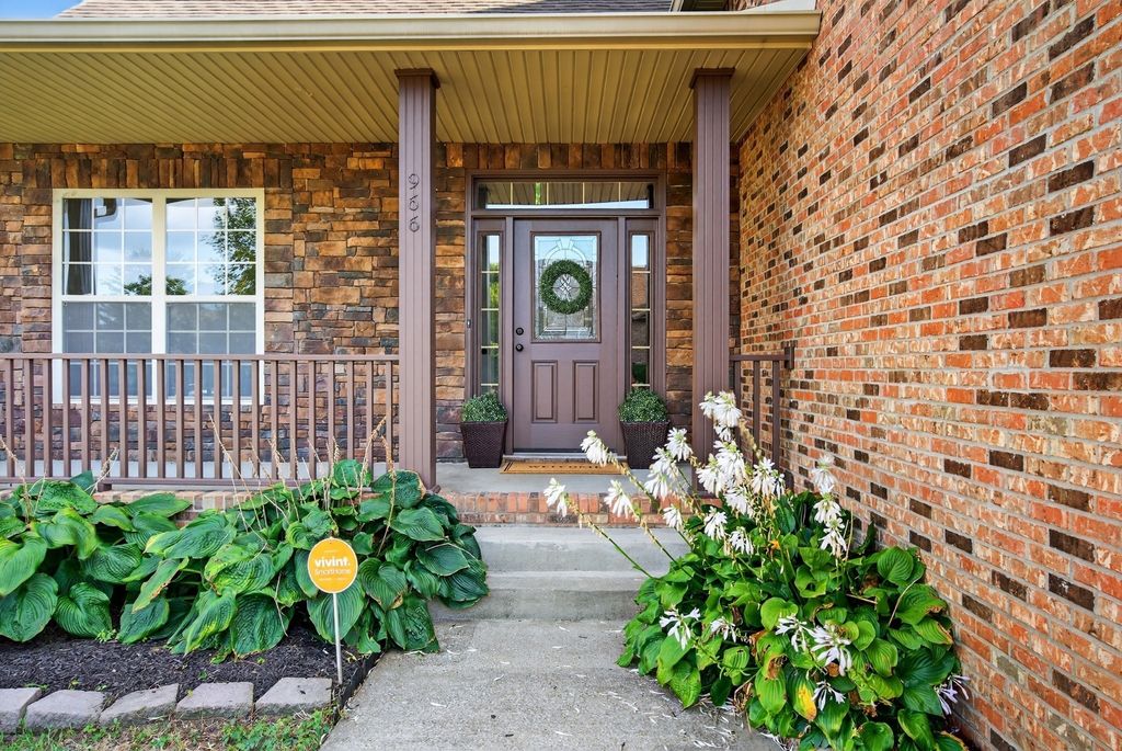 966 Willow Cir, Clarksville