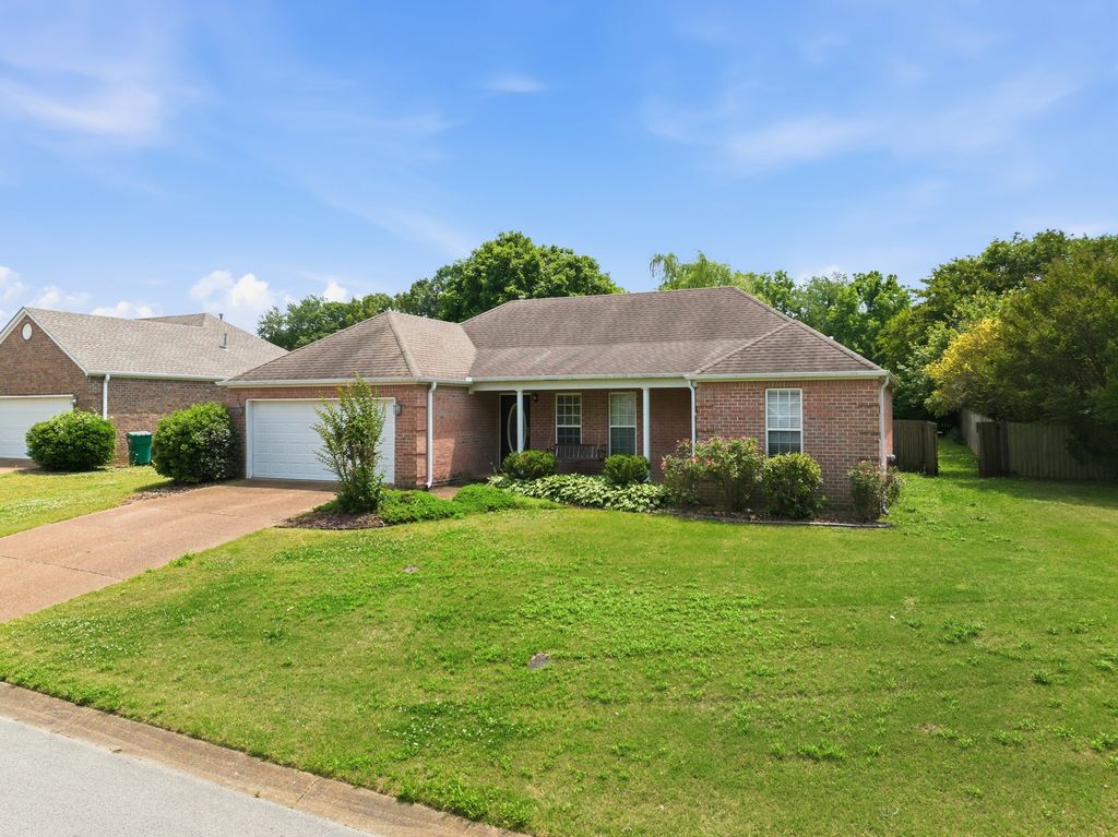 270 Reed Cir, Medina