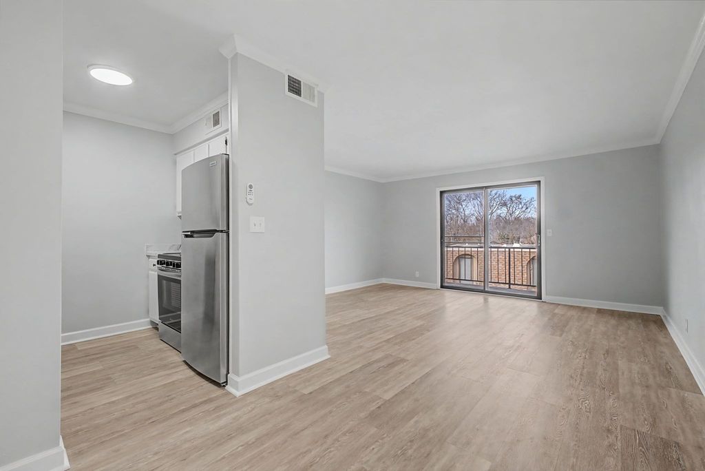420 Walton Ln J47, Madison