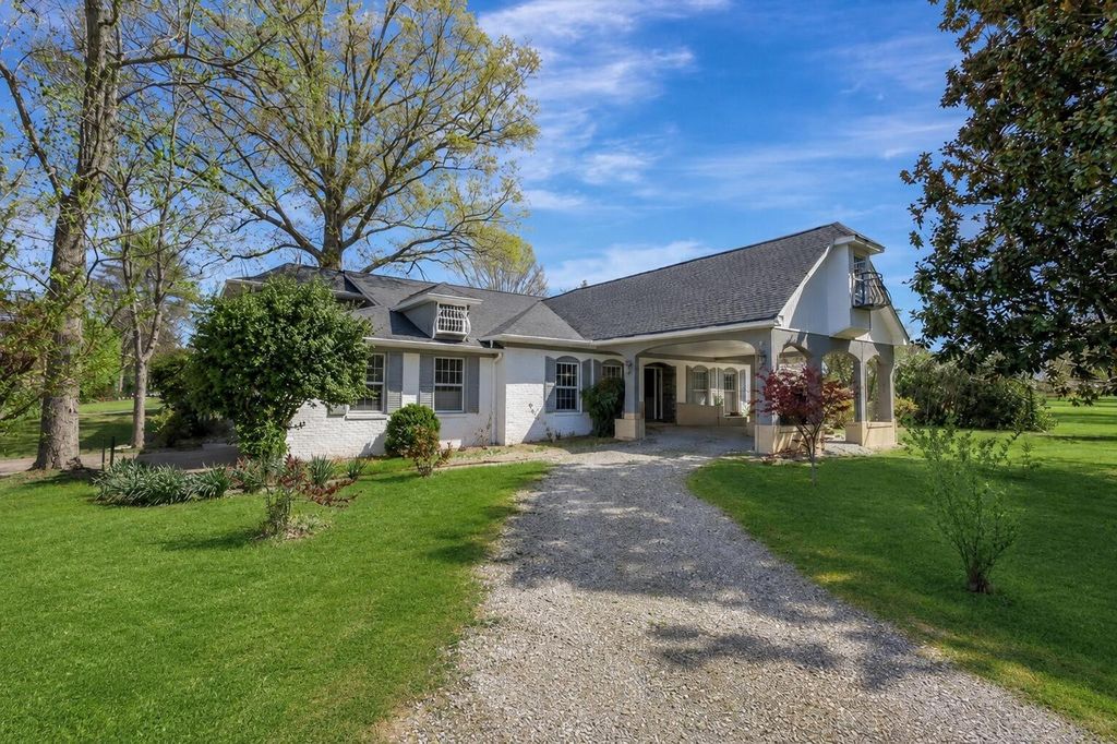 201 Blythe Ferry Road Ne, Cleveland