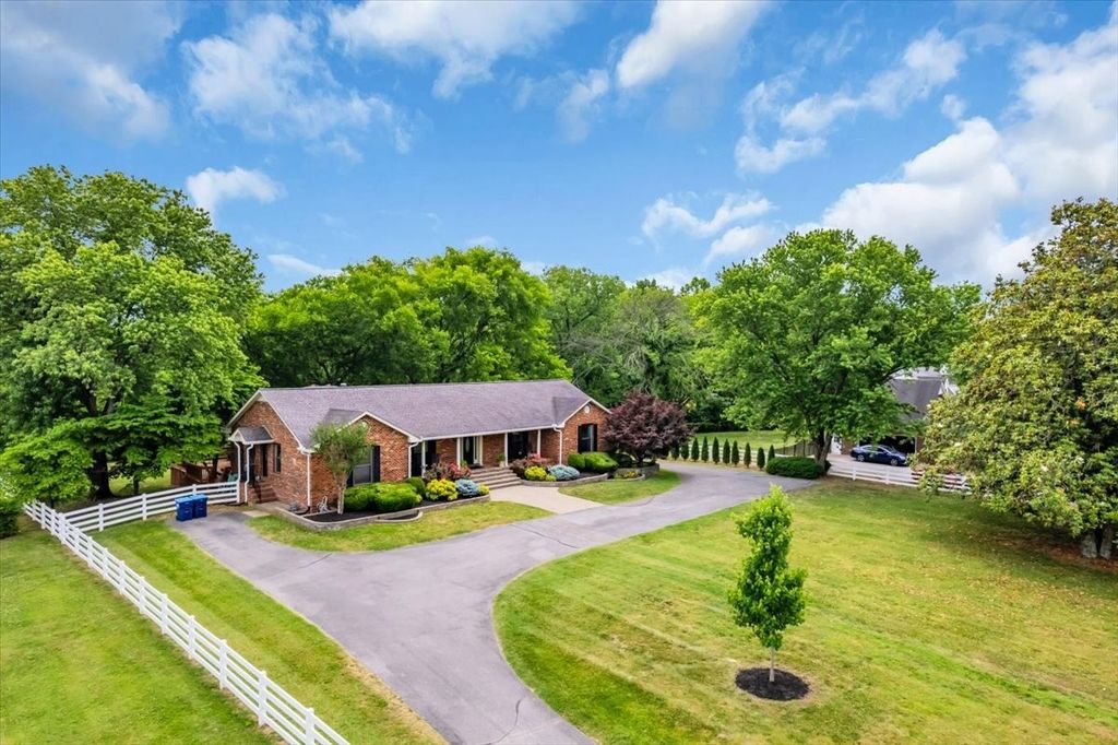 311 Mayfield Dr, Smyrna