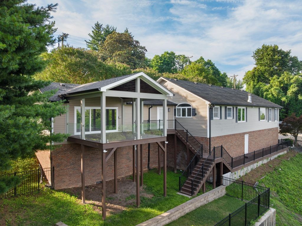 661 S Crest Road, Chattanooga