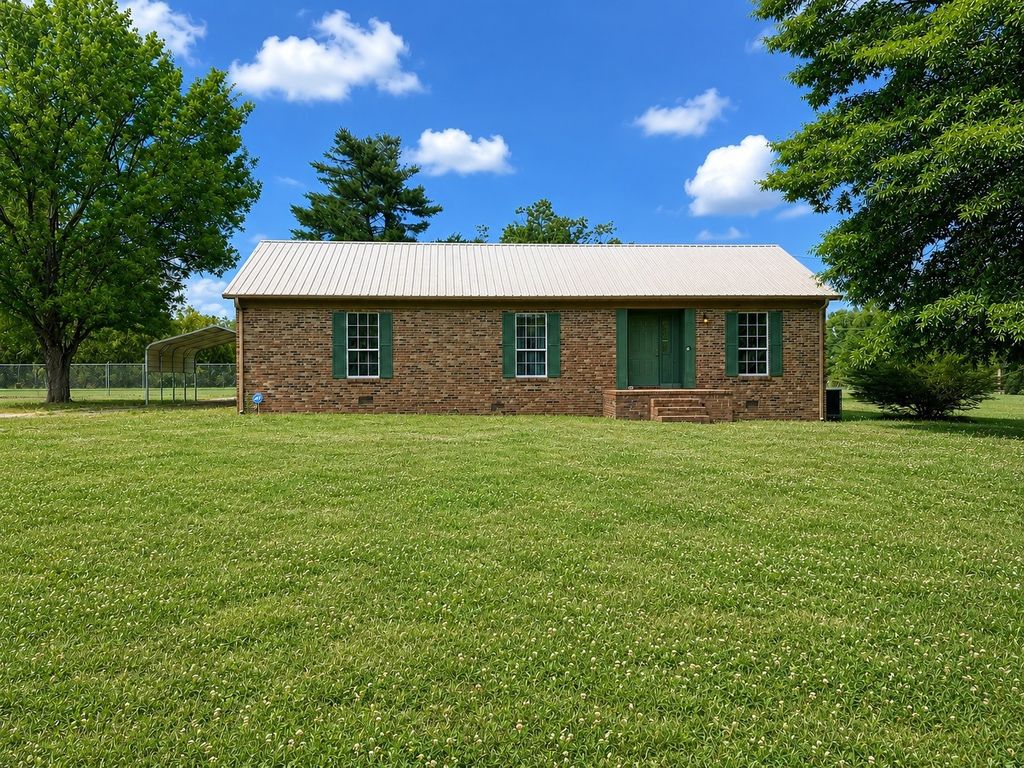 324 Oak St, Summertown
