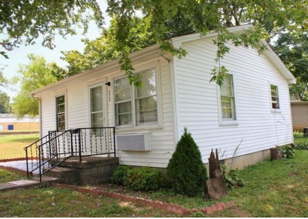 372 S Spring St, Russellville
