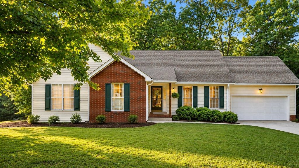 101 Golden Maple Trail Nw, Charleston