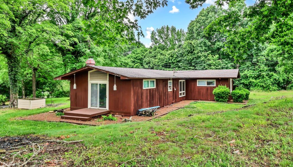 1692 Gratton Rd, Clarksville