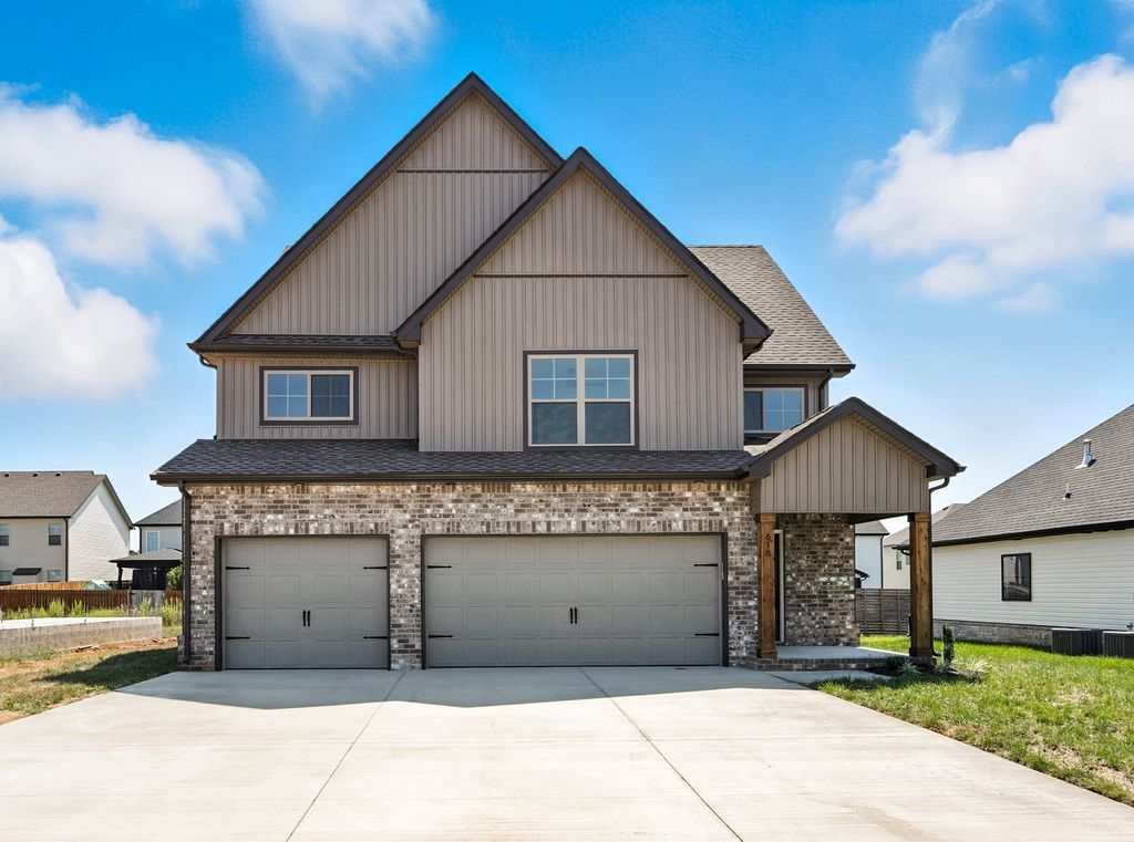 618 Woodrush Dr, Clarksville
