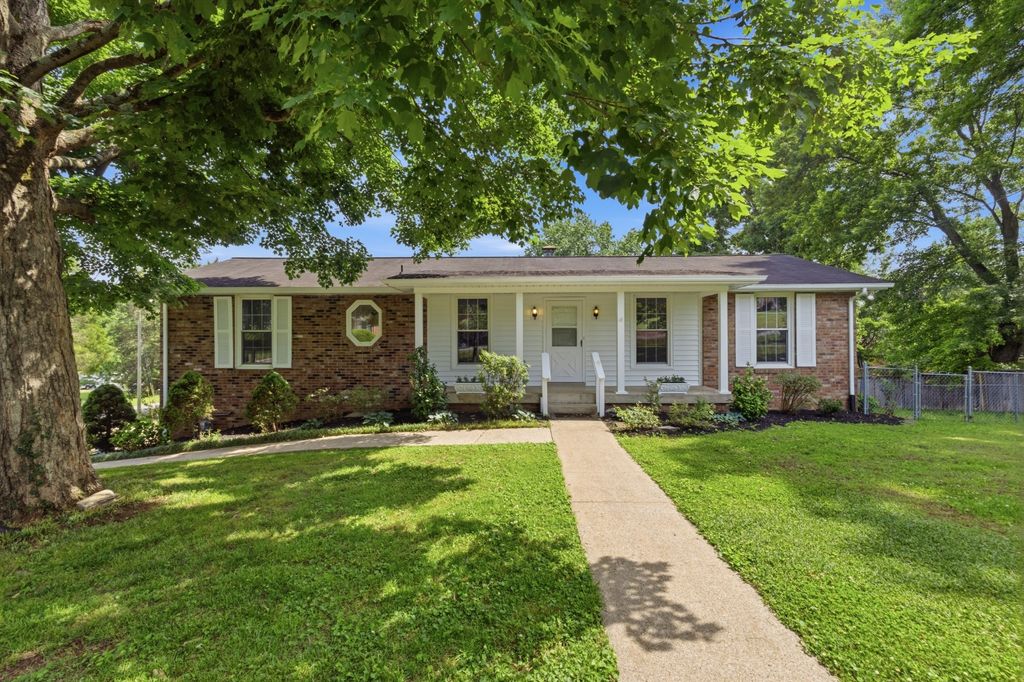 135 Gatone Dr, Hendersonville