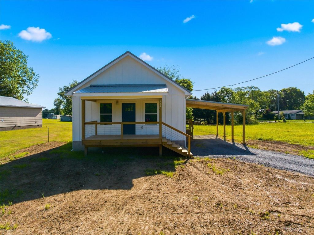 310 Manilla Road, Englewood