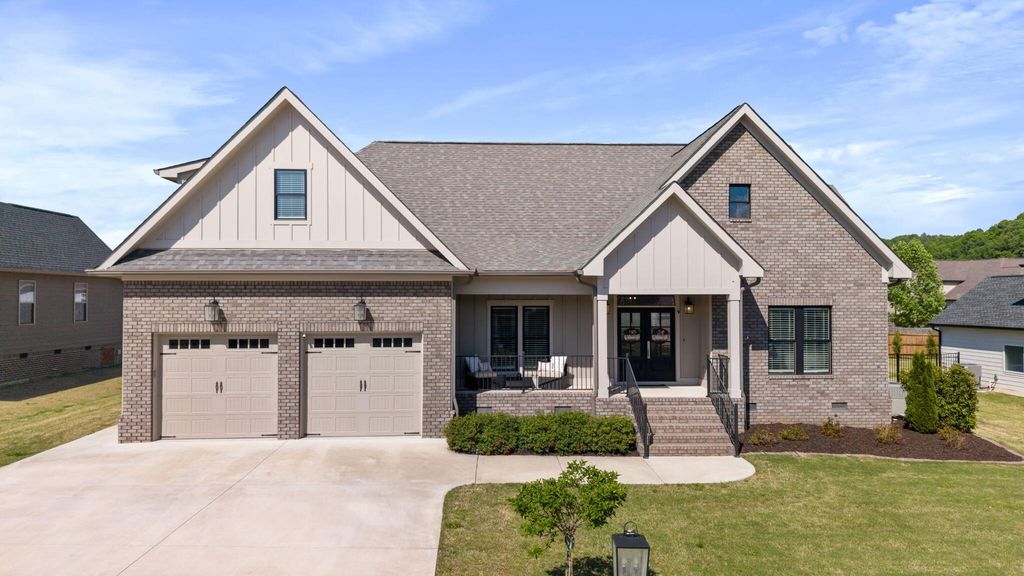 145 White Tail Lane Nw, Cleveland