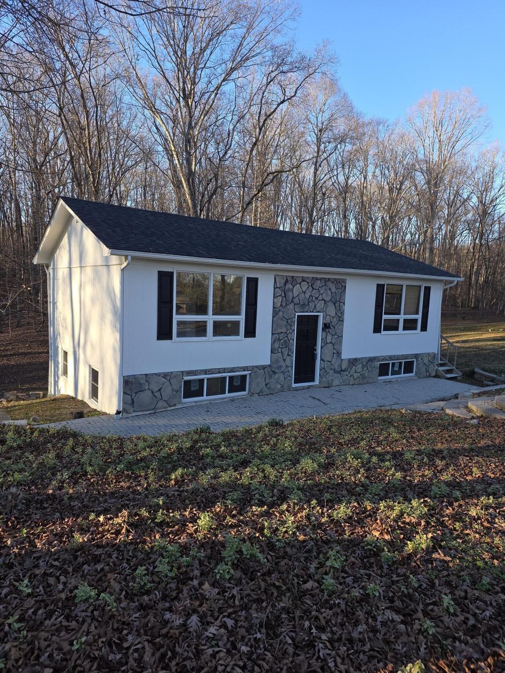 134 Canary Drive Nw, Cleveland