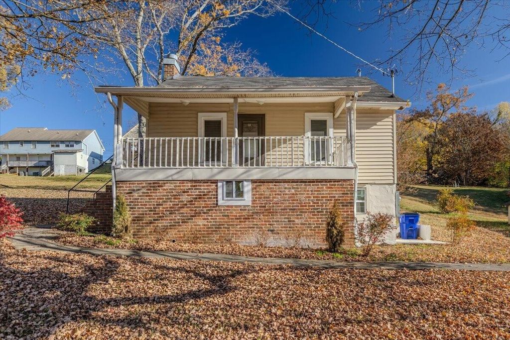709 Westover Drive Sw, Cleveland