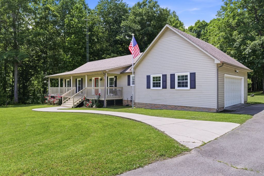 552 Jack Thomas Dr, Manchester