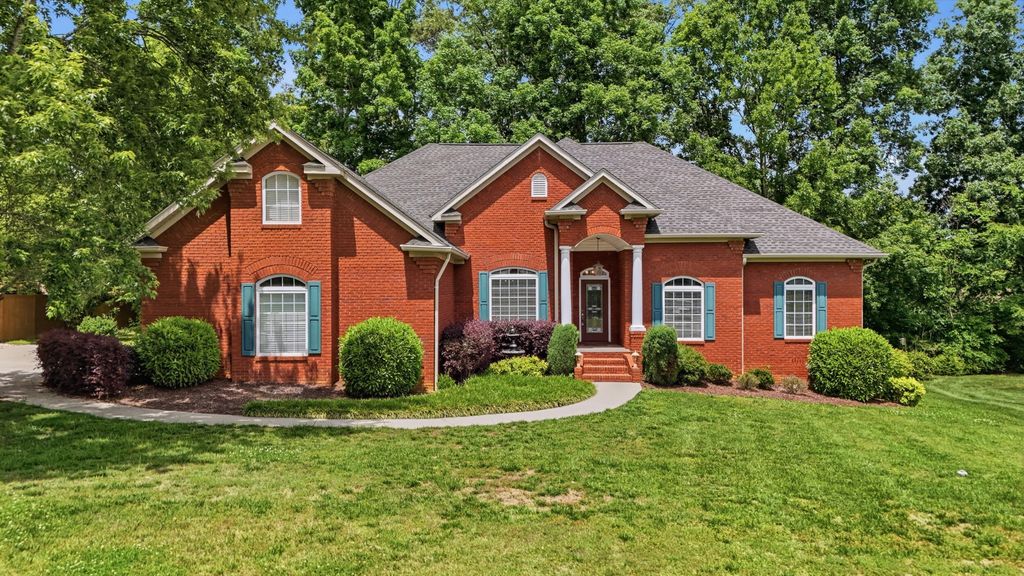 2419 Cumberland Trace Nw, Cleveland