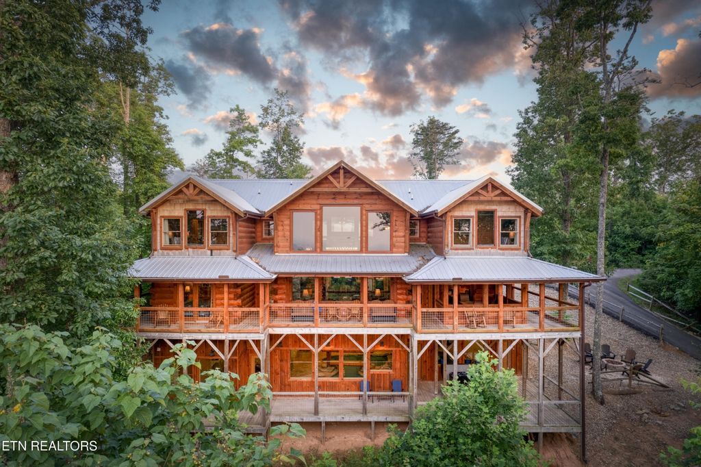 809 Pinecrest Way, Sevierville