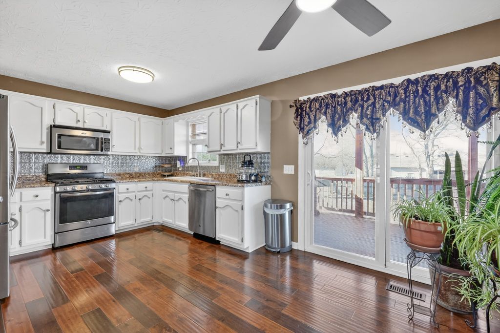 105 Hunterwood Dr, White House
